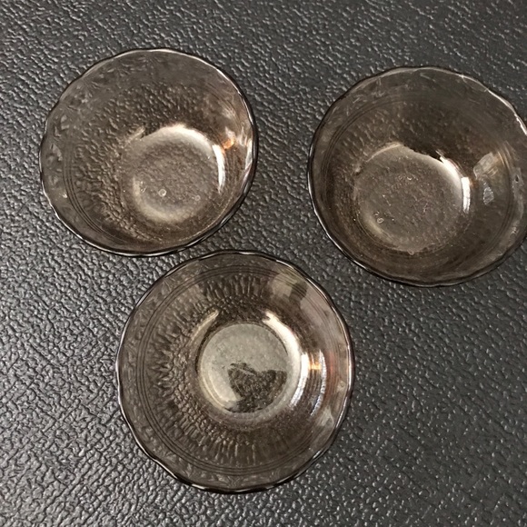 3 Vintage Pyrex Brown Scalloped Small Bowls - Picture 2 of 5